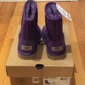 Girl Uggs Short Purple Classic sz 1